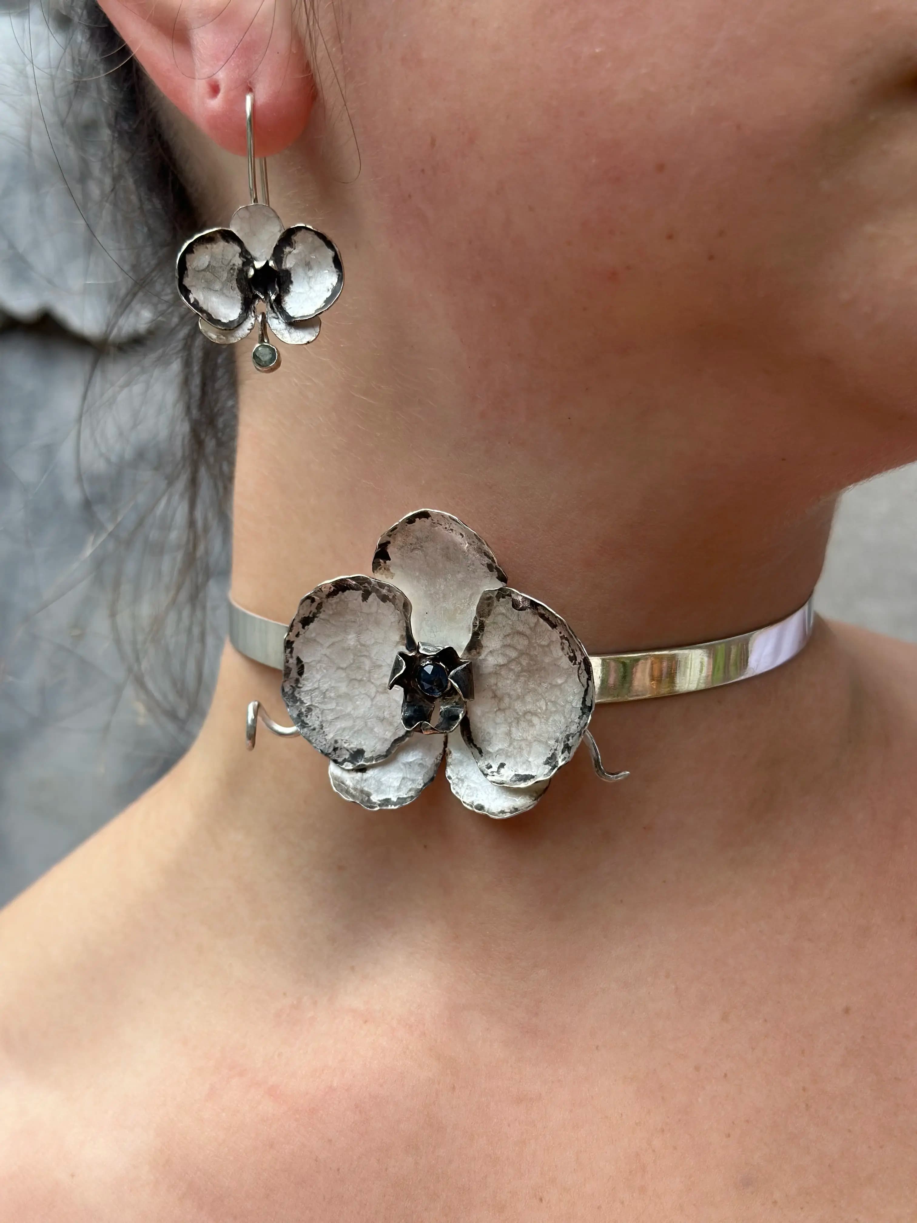 Orchid Choker in medium Sterling silver, Montana sapphire